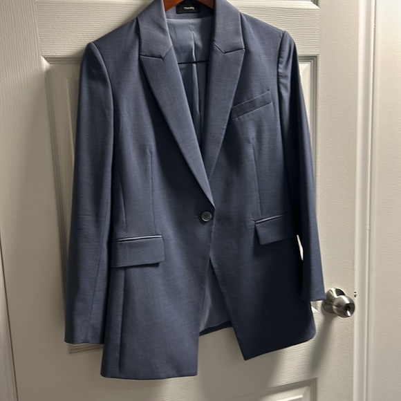 Tailored Theory pant suit in powder blue - Picture 6 of 11